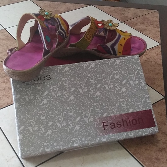 Shoes - Picture 4 of 7